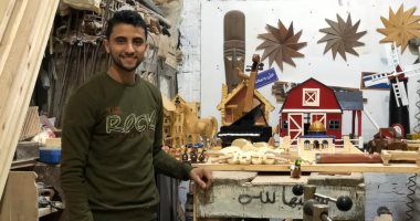 إبراهيم علام.. شاب يبدع فى تحويل بقايا الخشب لتحف فنية وأنتيكات.. لايف
