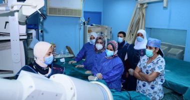 مستشفى سوهاج الجامعى تجرى 10 عمليات قسطرة قلب للأطفال بالمجان .. صور