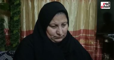 والدة مصور كليب السرير بالشارع: أخطأ لجهله بالقانون ولم يقصد الإساءة.. فيديو