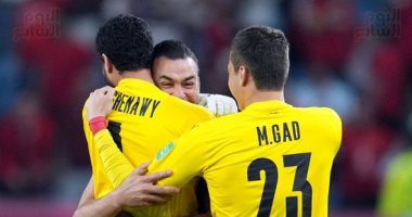 شاهد .. عناق الحضرى والشناوى بعد صعود مصر إلى نصف نهائى كأس العرب