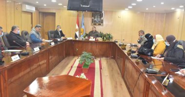محافظ أسيوط يبحث خطط مشروعات برنامج التنمية المحلية بصعيد مصر