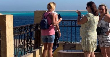 الغردقة قبلة السياحة.. إقبال السياح الروس صباحا على كورنيش الشيراتون
