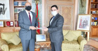 سفير مصر الجديد لدى المغرب يقدم نسخة من أوراق اعتماده لوزير الخارجية المغربى