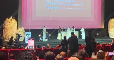 السعودية نيوز | 
                                            صناع فيلم "تمزُّق" يسجدون على المسرح بعد فوزه بمهرجان البحر الأحمر
                                        