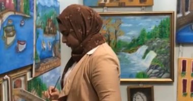 مكة جهاد .. فتاة مبدعة تحول منزلها لمتحف من الرسومات الرائعة.. فيديو