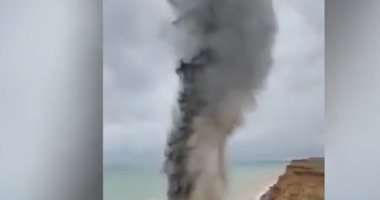 شاهد..لحظة تفجير وزارة الطوارئ الروسية لقنبلة وزنها نصف طن فى البحر الأسود