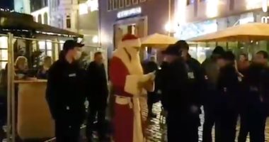 اعتقال "بابا نويل" فى ألمانيا لرفضه إظهار شهادة تطعيم ضد كورونا