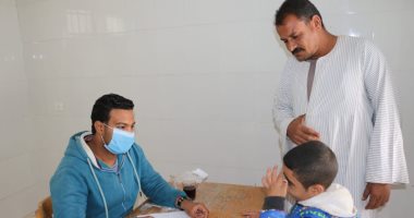 حياة كريمة ..الكشف على 603 حالة بقافلة جامعة جنوب الوادى بقرية أبو دياب بقنا