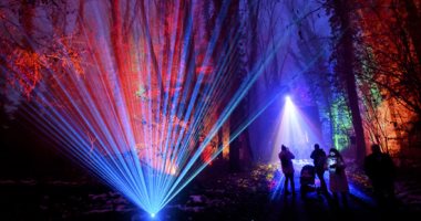 رحلة الضوء والموسيقى.. انطلاق فعاليات مهرجان الغابة الساحرة فى سويسرا