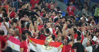 الجماهير المصرية تشعل الأجواء قبل مواجهة تونس بنصف نهائي كأس العرب.. فيديو