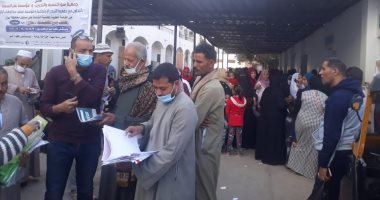 52 طبيبا فى قافلة طبية من الإسكندرية للكشف على أهالى كوم أمبو بأسوان