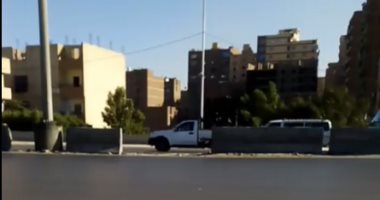 أوناش المرور ترفع حطام حادثي انقلاب سيارتي نقل بمطلع الدائرى