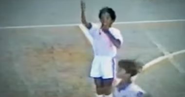 لقطات من الطفولة.. البرازيلي رونالدينيو يستعيد ذكرياته في انطلاقته الأولي "فيديو وصور"