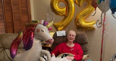 أليك بالدوين يحتفل بعيد ميلاد والدته الـ92: "أمر غير قابل للتصديق"