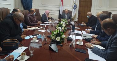 محافظ القاهرة يناقش إجراءات الانتهاء من مشروع الخيالة