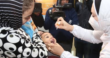 "الصحة" تطلق الحملة القومية للتطعيم ضد شلل الأطفال بالأسمرات.. الحملة تستهدف 15.5 مليون طفل من عمر يوم وحتى 5 سنوات.. نشر 45 ألف فريق بالمحافظات خلال 4 أيام.. والطعوم آمنه وفعالة ومجانا للمصريين والأجانب
