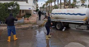 الوحدات المحلية بدمياط تواصل جهودها لرفع آثار مياه الأمطار