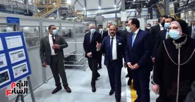رئيس الوزراء يشهد تشغيل خطوط إنتاج جديدة بمصنعين فى مدينة أكتوبر