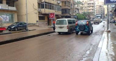 سقوط أمطار غزيرة على عدة مناطق بالإسكندرية.. لايف وصور