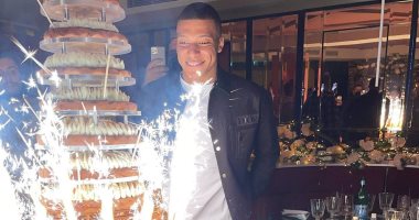 مبابى يحتفل مع زملائه فى باريس سان جيرمان بعيد ميلاده: شكرا لكم.. فيديو و صور
