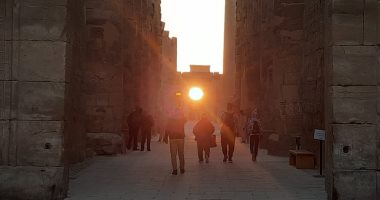 السياحة والآثار: إقبال كبير من السياح لمشاهدة تعامد الشمس على معابد الكرنك.. صور 