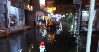 أهالى قرية طرابمبا بالبحيرة يشكون من انتشار مياه الصرف الصحى بالشوارع.. والمحافظة تستجيب