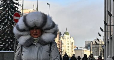 "الحياة تحت الصفر".. موسكو تسجل رقمًا قياسيًا لانخفاض درجات الحرارة (ألبوم صور)