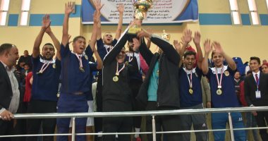 رئيس جامعة الأقصر يشهد حفل ختام بطولة كرة القدم الخماسية للجامعات المصرية