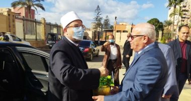 وزير الأوقاف يصل ديوان عام محافظة بورسعيد للقاء الأئمة.. صور
