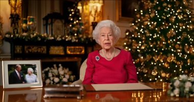 بريطانيا تسك أكبر عملة احتفالا باليوبيل البلاتينى للملكة إليزابيث "صور"