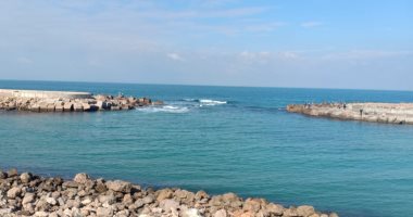 "السياحة والمصايف" بالإسكندرية: حالة البحر هادئة ورفع الراية الخضراء على الشواطئ