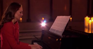 كيت ميدلتون تعزف على البيانو لأول مرة أمام العامة بقداس عيد الميلاد.. فيديو