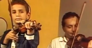 بعمر 6 سنوات ..شاهد محمد نور يعزف "ذهب الليل"برفقة الفنان حسن شرارة "فيديو"