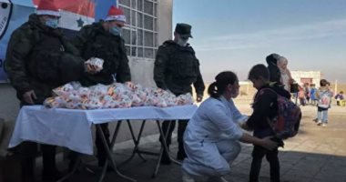 القوات الروسية فى سوريا توزع هدايا الميلاد لأطفال الحسكة.. صور