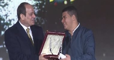 "يوسف ناصر" أصغر متطوع بـ"حياة كريمة": فخور بتكريم الرئيس السيسى 