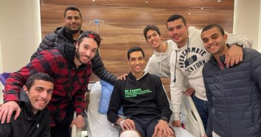 لاعبو التايكوندو يزورون سيف عيسى فى المستشفى بعد جراحة الركبة