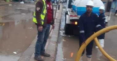 رئيس شركة مياه الشرب بالمنيا يتابع أعمال رفع تجمعات مياه الأمطار