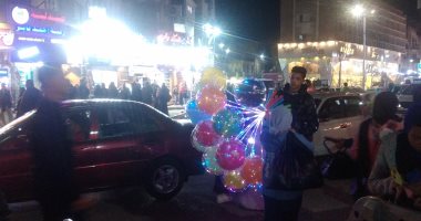 شوارع قنا مليانة بشر.. احتفالات ضخمة بمناسبة رأس السنة والعام الجديد.. فيديو
