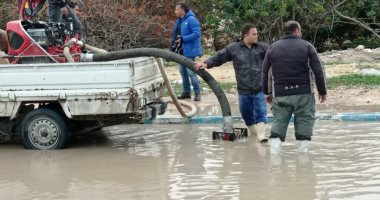رئيس مدينة مرسى مطروح: فرق الطوارئ تواصل إزالة مياه الأمطار من الشوارع والطرق