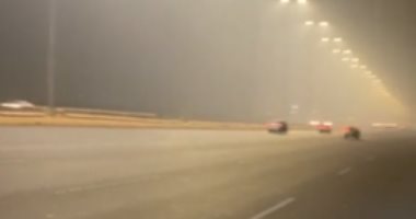 حالة الطقس.. شبورة كثيفة تضرب طريق القاهرة الإسماعيلية الصحراوى (فيديو)