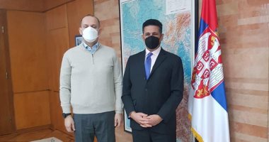 سفير مصر ببلجراد يبحث سبل تعزيز التعاون الثنائى مع وزير الصحة الصربى