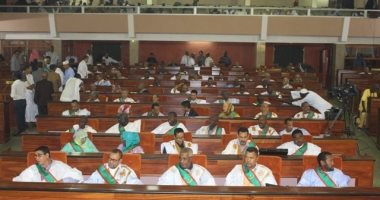 البرلمان الموريتاني يقترح تعديلا يلزم النواب بحضور الجلسات العلنية ويقر عقوبات