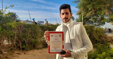 طالب جامعى يفوز بمسابقة لتطوير جهد خلايا الطاقة الشمسية باستخدام النانوتكنولجى.. لايف