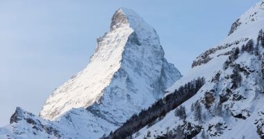  مصرع 6 مغامرين سقطوا أثناء صعودهم جبال الألب السويسرية 