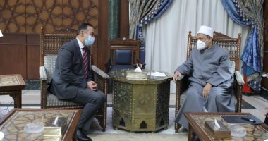 شيخ الأزهر يلتقى السفير المصرى لدى صربيا لبحث خدمة المسلمين 