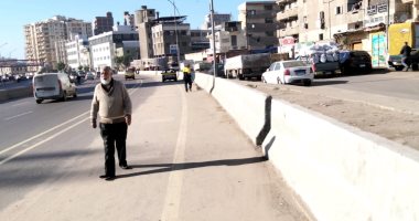 حى وسط بالإسكندرية يرفع مخلفات على محور المحمودية استجابة لشكاوى المواطنين