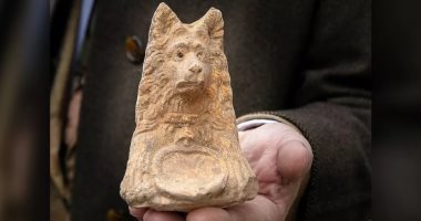 علماء الآثار يكتشفون تمثالا أثريا من الطين بحجم راحة اليد فى إيطاليا