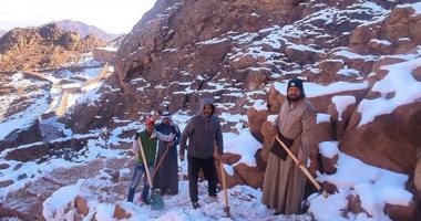 أجواء أوروبية على أرض مصر.. الثلوج تزين جبال سانت كاترين بسيناء (ألبوم صور)