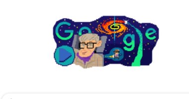 ستيفن هوكينج.. جوجل يحتفى بـ ميلاد Stephen Hawking صاحب نظرية الثقوب السوداء 