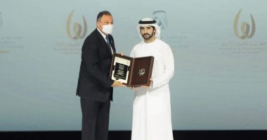 الخطيب يتسلم جائزة محمد بن راشد للإبداع الرياضى الخاصة بالأهلي